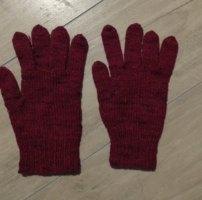 Hand-knitted cyclamen/purple gloves larger