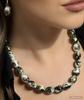 Glass pearl necklace with oval marble pattern pearls