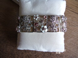 Flower-patterned enamel and pearl-decorated bracelet