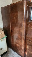 Kétajtós barna szekrény (kb. 80 éves)