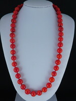 Coral necklace 14k gold, with 9.5 mm large stones