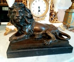 Pihenő oroszlán bronz szobor