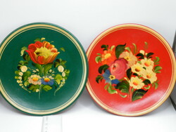 UK0279  2 db gyönyörű virág mintás kézzel festett kerámia falitányér
