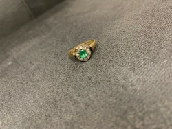 Antique gold emerald ring with diamonds