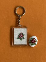 Pin brooch and key ring with insert, in two colors