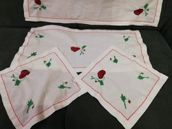Pack of 4 embroidered tablecloths