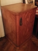 2 db art deco éjjeliszekrény