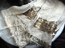 Elegant scarf decorated with sequins