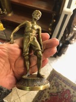 Art deco bronz fiatal fiú szobor, 16 cm-es nagyságú.