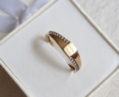 14K gold women's ring with small stone, seal type