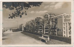Ba - 541 Akinek a Balaton a szép Emlék  Siófok, park részlet  1943