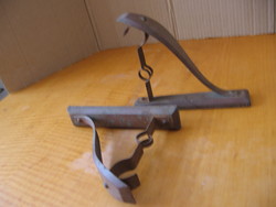 A pair of Art Nouveau curtain rod holders, iron and copper