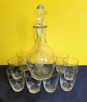 Polished glass wine jug with glass stopper and 8 wine glasses