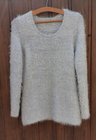 Knitted sweater with sequins and a silver heart. 44-Es