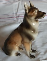 A Royal Dux porcelán németjuhász kutyus