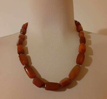 A short carnelian necklace with square eyes