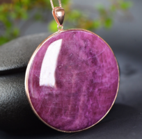 Giant ruby pendant with necklace - 43,903 grams