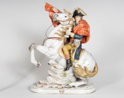 Capodimonte porcelain - Napoleon crosses the Alps