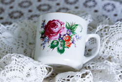 Zsolnay mug with Pünkösdi bush cream, with flowers on both sides.