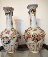 Porcelain vases decorated with Cluj-napoca flower motifs