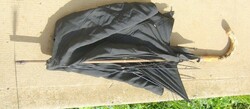 Discounted antique umbrella with an ancient wooden handle - the handle and stem are also made of wood, the frame is in tolerable condition, please repair it