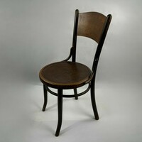Thonet chair with decorated backrest