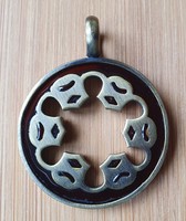 Bizsu metal necklace pendant