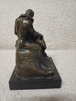 A copy of Rodin's sculpture The Kiss