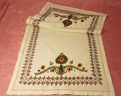 Beautiful, hand-embroidered, old tablecloth from mommy, 95 cmx 45 cm