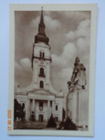 Old postage-paid postcard: peaceful, ref. Church with the statue of the heroes