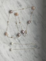 18 kr, delicate thin necklace, dangling 18 kr, with earrings.