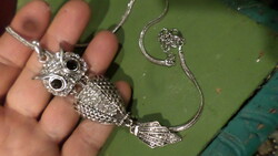 On a 44 cm chain, about 9 cm, owl-shaped pendant with glass rhinestones.