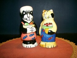 Pair of kittens holding figural salt and pepper