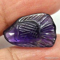 Real, 100% natural carved/engraved purple amethyst fish 8.22ct (st. - Almost translucent)