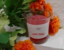Vegan Indian scented candle with pure plant ingredients, verry berry