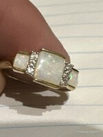 Old 14 kt yellow gold ring with white opal 54-55, 2.5 Grams