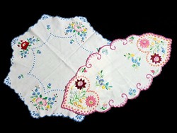 2 tablecloths embroidered with a Kalocsa pattern, runner, size on the pictures