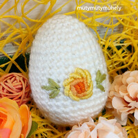 Crocheted eggs, several types