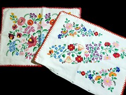 2 Decorative cushions, cushion cover embroidered with a Kalocsa flower pattern, size on the pictures