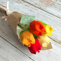 Textil tulipán csokor, natúr csomagolásban, kísérőkártyával, 5 sz/cs, örökcsokor, virágcsokor