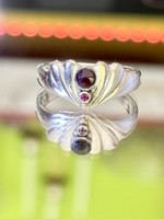 Fabulous silver ring, embellished with garnet and ruby stones
