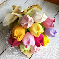 Textil tulipán csokor, natúr csomagolásban, kísérőkártyával 12 sz/cs, örökcsokor, virágcsokor