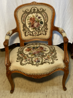 Lady's armchair with tapestries