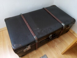 Régi utazó koffer