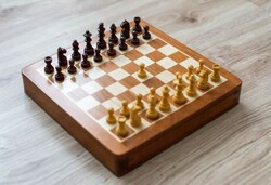 Mágneses fa sakk készlet