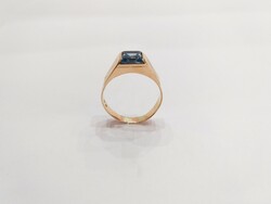 14 Carat red gold 3.89g. Light blue stone ring (no.: 24/99.)