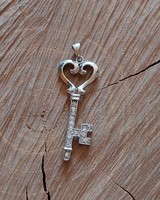 Heart-shaped silver key pendant with zirconia stones