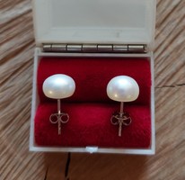 Beautiful silver earrings with white genuine cultured pearls