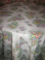 Charming vintage-style floral sheet with slightly rubberized corners