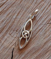 Silver pendant with Celtic knot